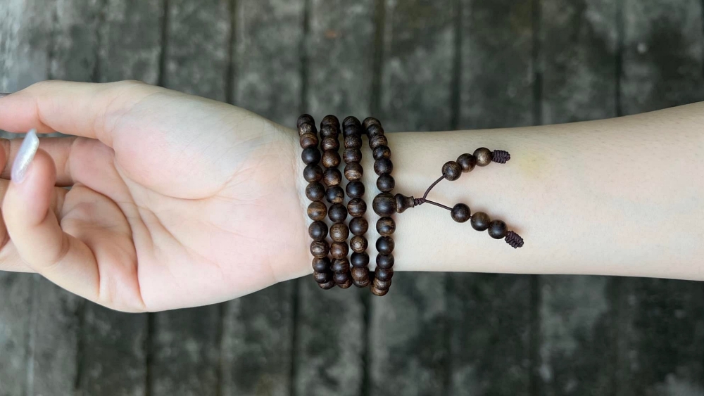 Vòng trầm 108 hạt đeo tay đẹp