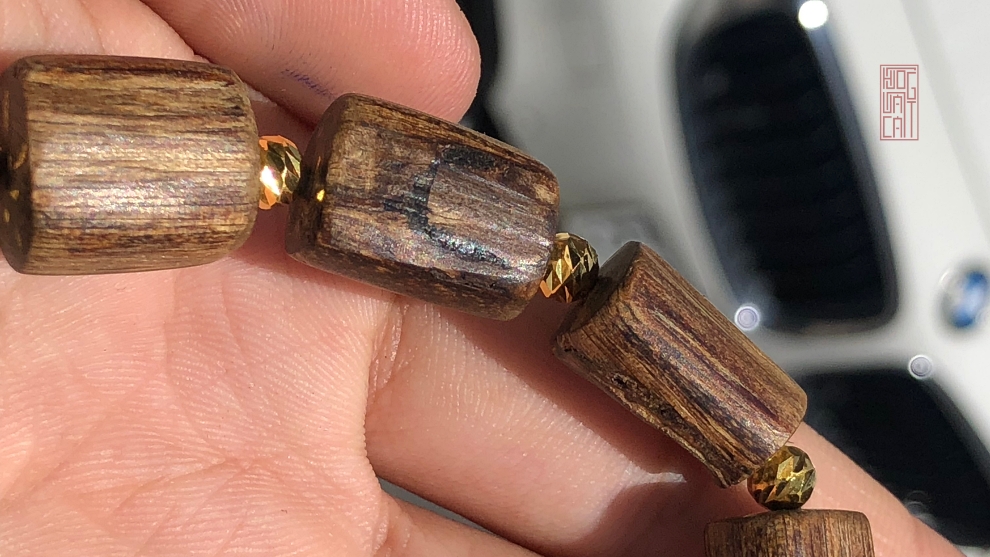 Trầm chìm và bi vàng 18k