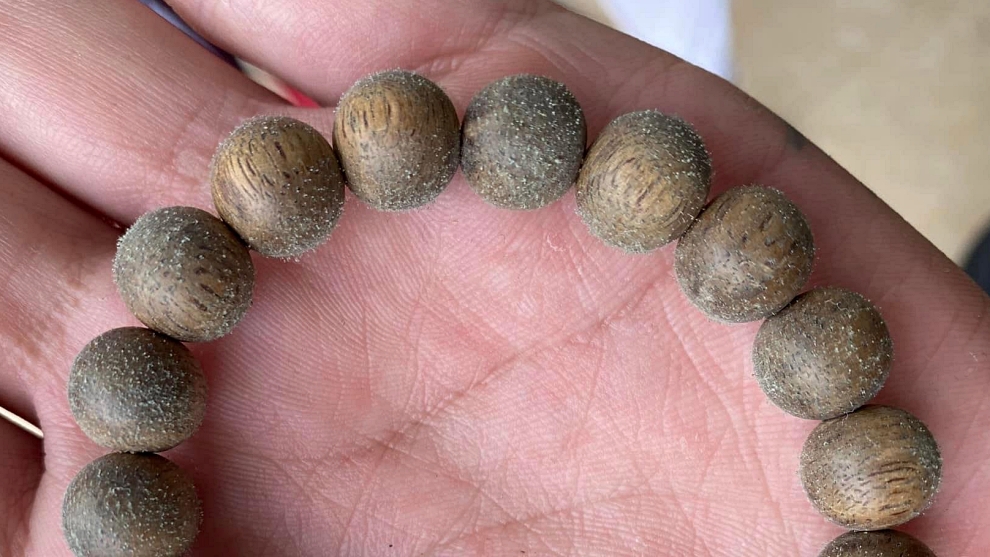 vòng trầm hương bị mốc