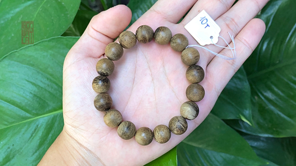 vòng trầm hương hạt tròn