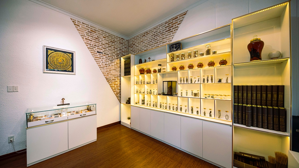 cửa hàng trầm hương 𝐇𝐔̛𝐎̛𝐍𝐆 𝐕𝐀̂𝐍 𝐂𝐀́𝐓 - Địa chỉ bán trầm hương uy tín tại Hồ Chí Minh