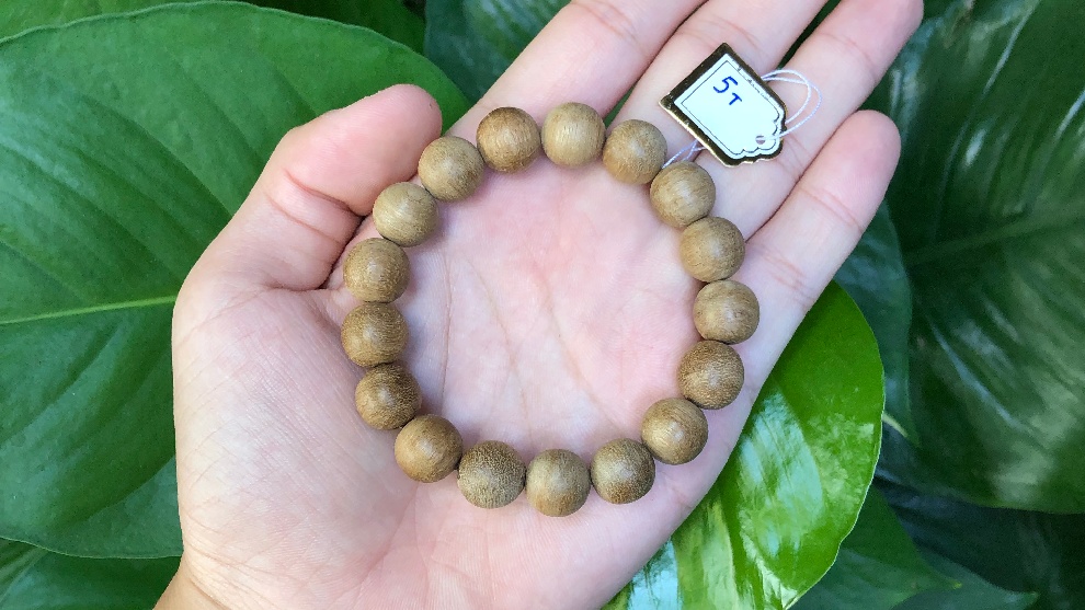 vòng tay trầm hương tự nhiên