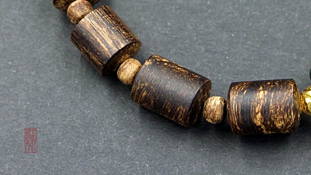 hạt trầm chìm tự nhiên