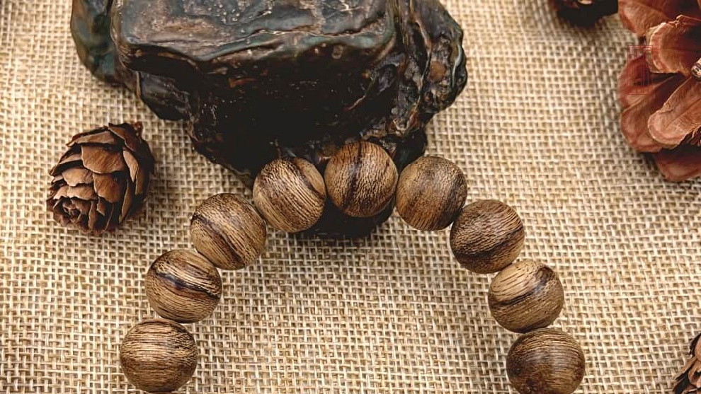 vòng trầm sớ quầng tự nhiên