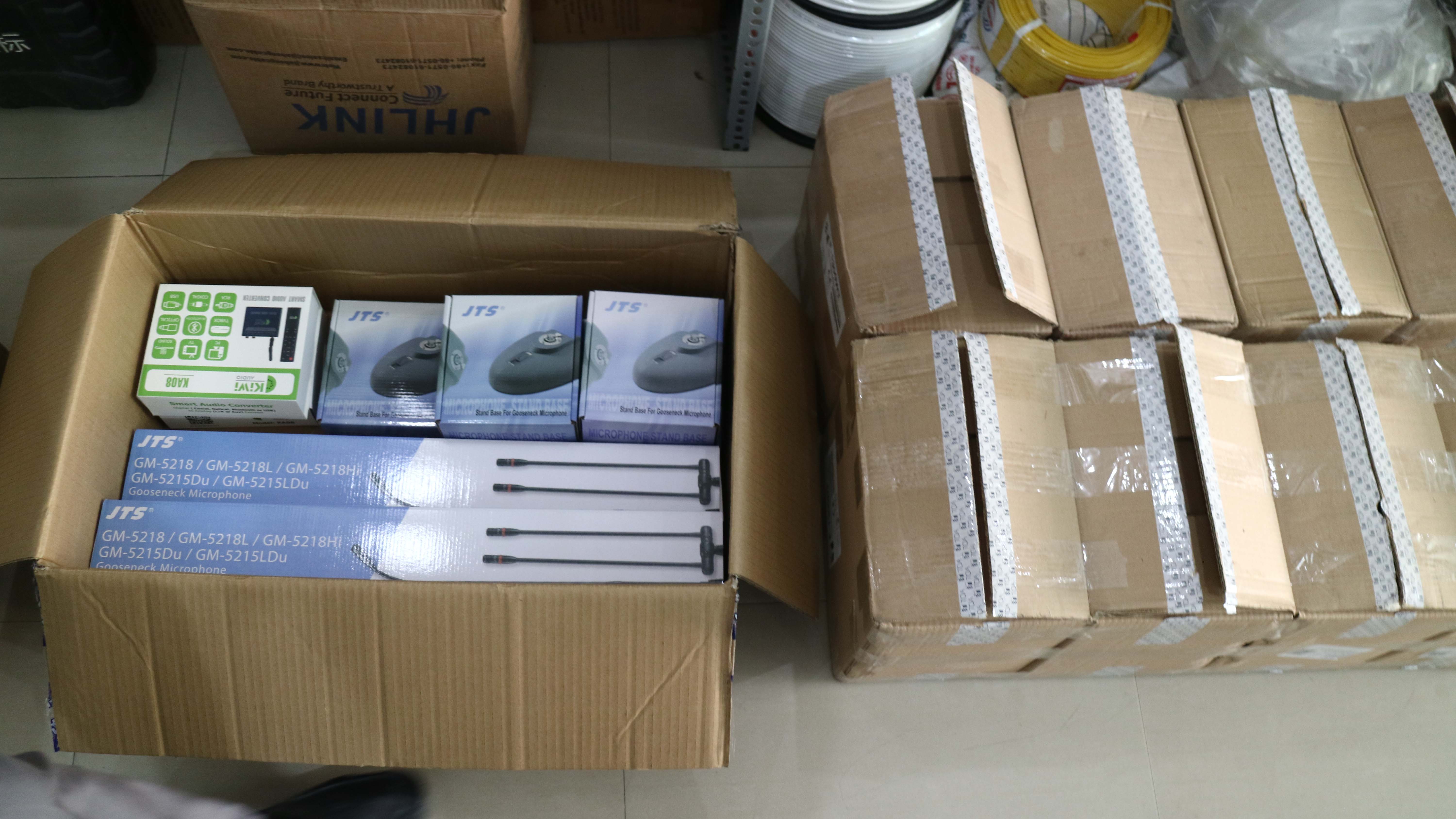 micro cổ ngỗng cần dài JTS dành cho hội nghị, hội thảo