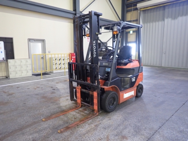 Xe nâng điện hiệu TOYOTA 8FBH15