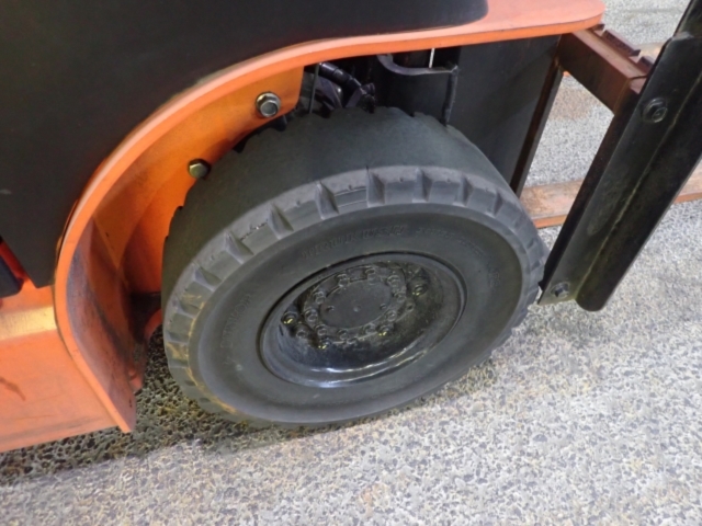 Xe nâng điện hiệu TOYOTA 8FBH15