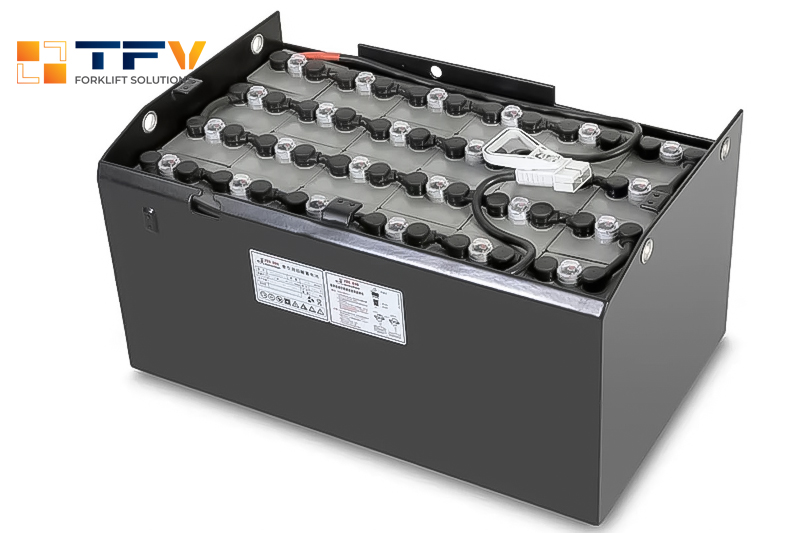 Không nên sử dụng ắc quy để vận hành tải trọng vượt mức quy định của xe nâng.