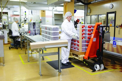 Xe nâng tay dạng cắt kéo Toyota BT High Lifter Manual