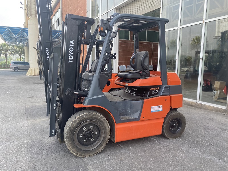 Xe nâng điện thương hiệu Toyota
