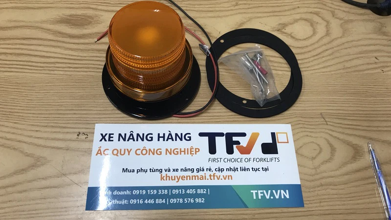 Đèn cảnh báo trên xe nâng có vai trò rất quan trọng