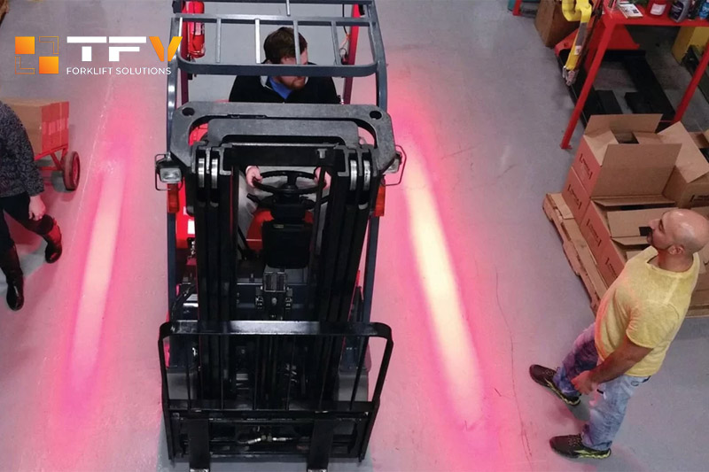 Đèn nhấp nháy thu hút chú ý người đi bộ