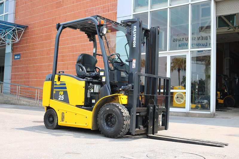 Xe nâng điện Komatsu