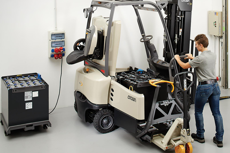 Quá trình sạc ắc quy luôn chú ý an toàn