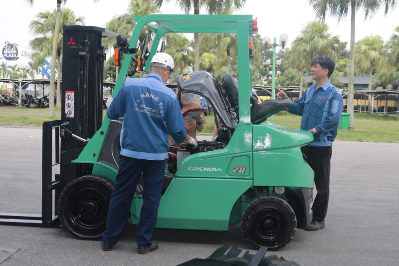 Bảo dưỡng xe nâng định kỳ tại TFV