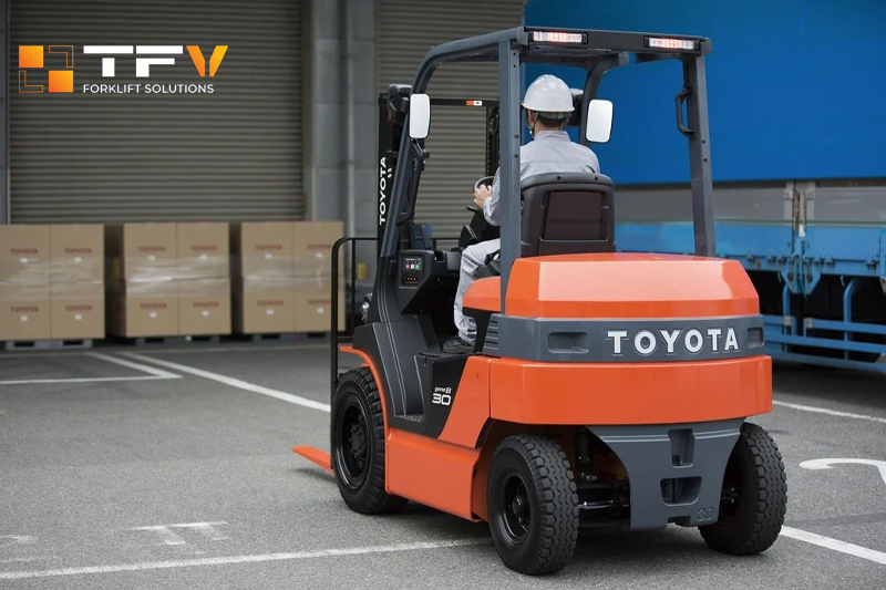 Xe nâng được ứng dụng trong kho bãi và logistic