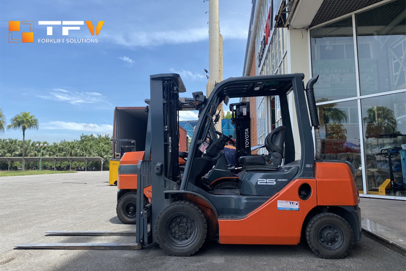 Xe nâng dầu cũ 2.5 tấn Toyota 8FD25
