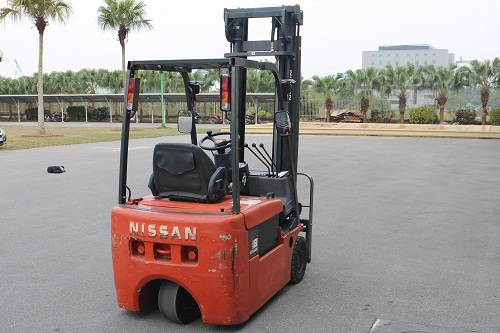 Xe nâng điện 3 bánh phù hợp với nhà kho có lối đi hẹp