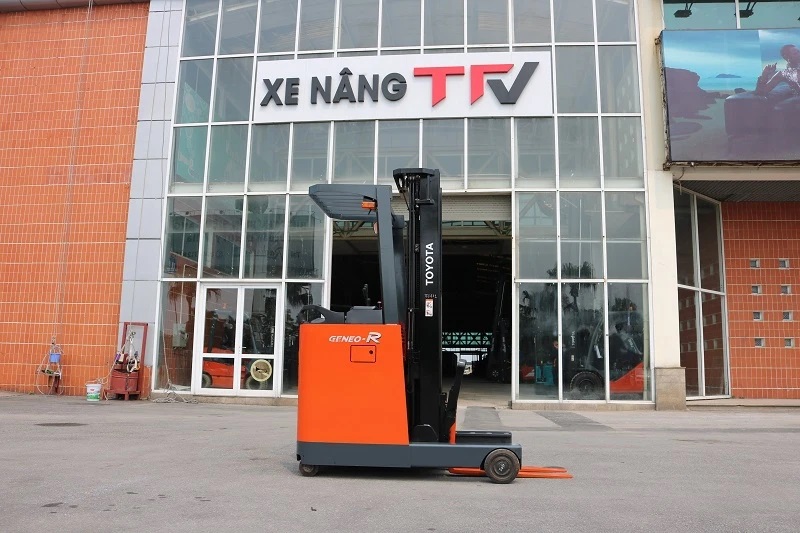 Xe nâng điện Reach truck 1.5 tấn Toyota 7FBR15. Khung FSV5500. Sản xuất 2013.