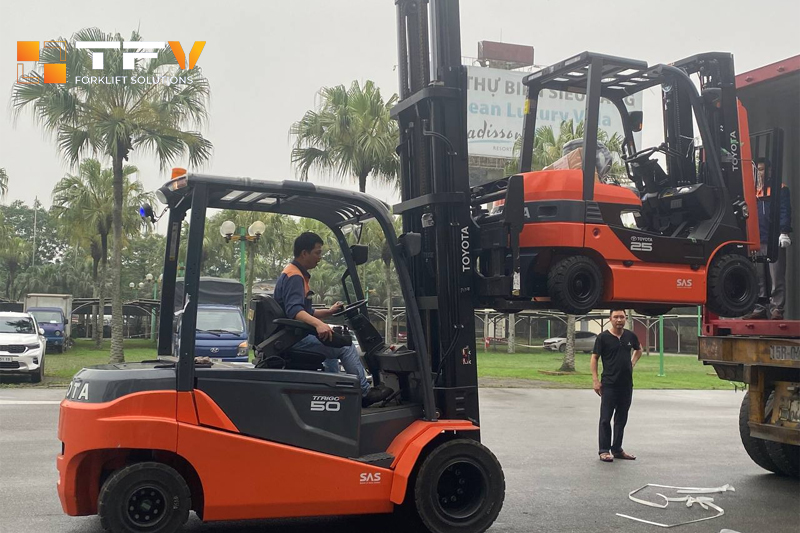 Lựa chọn xe nâng động cơ phù hợp phụ thuộc rất nhiều yếu tố