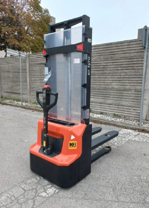 Xe nâng điện 1.0 tấn BT Tyro (SHE 100)