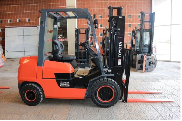 Xe nâng mới 2.5 tấn Toyota FDZN25. Khung V3000. Sản xuất 2022.