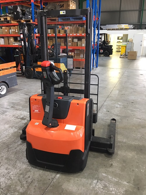 Xe nâng tay điện 1.2 tấn Toyota SWE120S