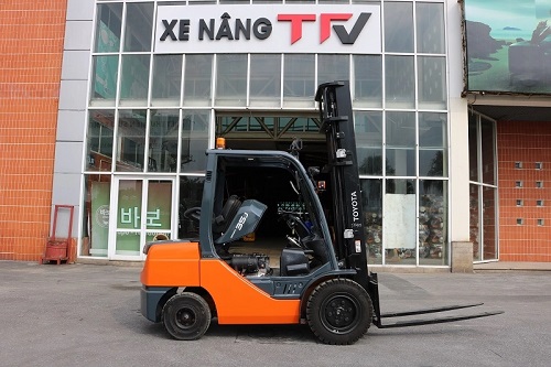 Xe nâng hàng thương hiệu Toyota