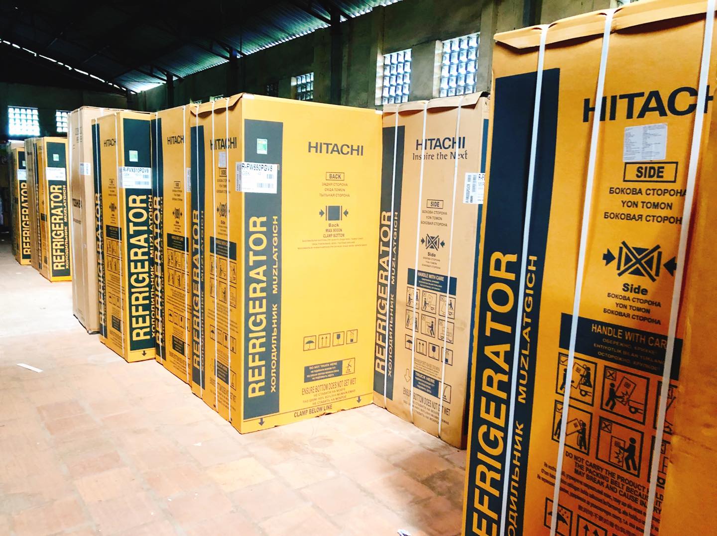 kho hàng tủ lạnh Hitachi