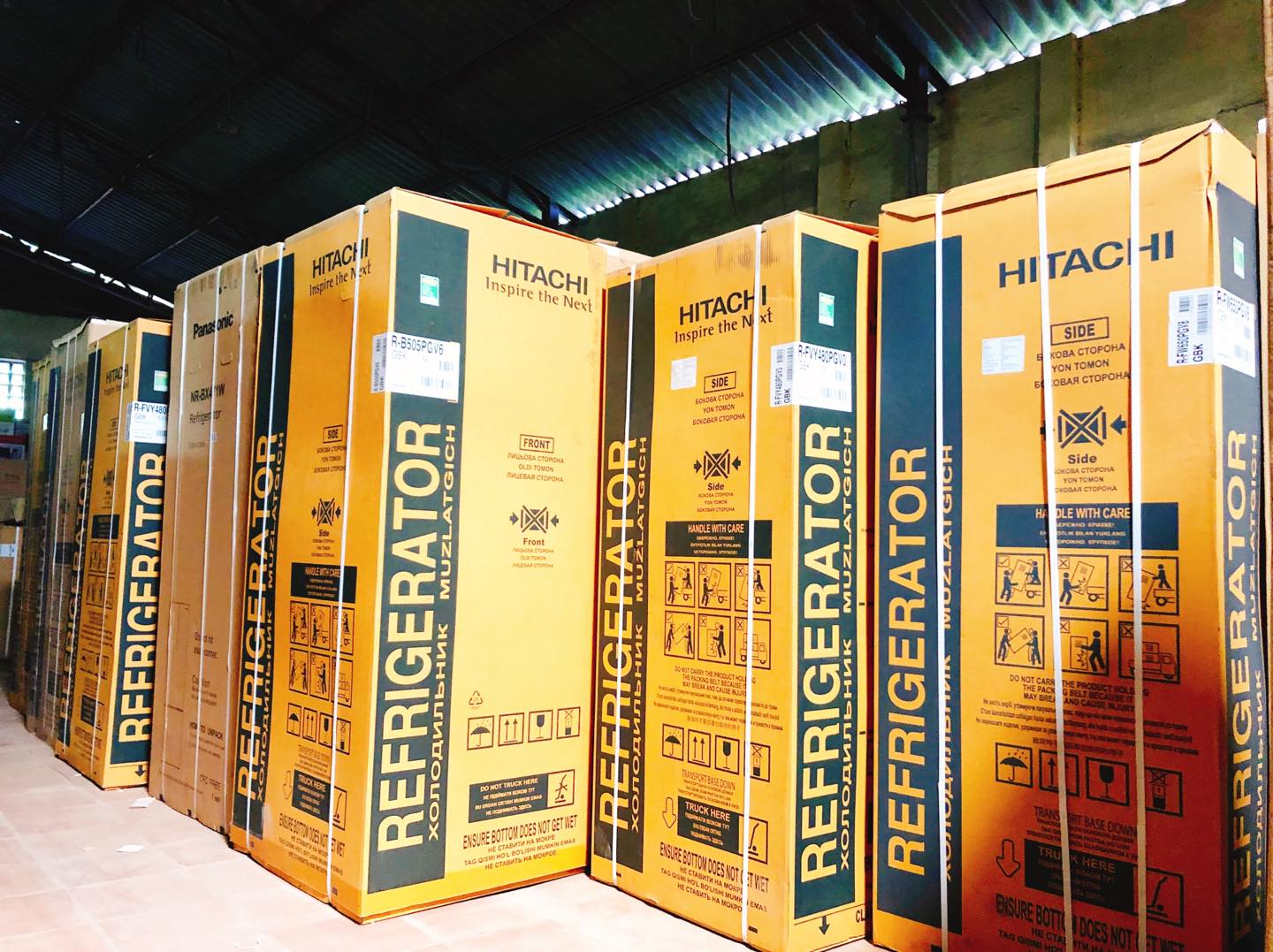 kho hàng tủ lạnh Hitachi