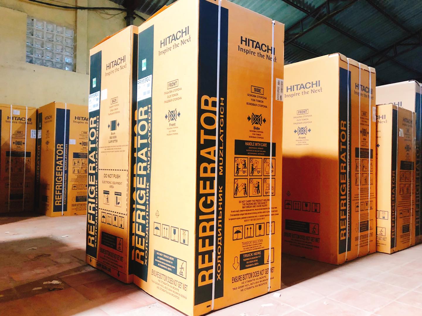 kho hàng tủ lạnh Hitachi