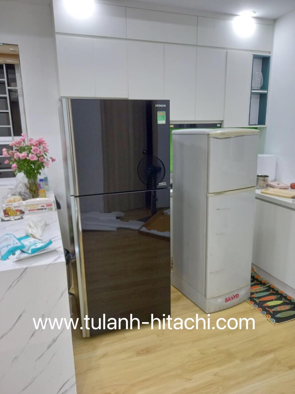 Tủ lạnh 2 cánh Hitachi inverter 339 lít R-FVX450PGV9 (GBK) màu đen