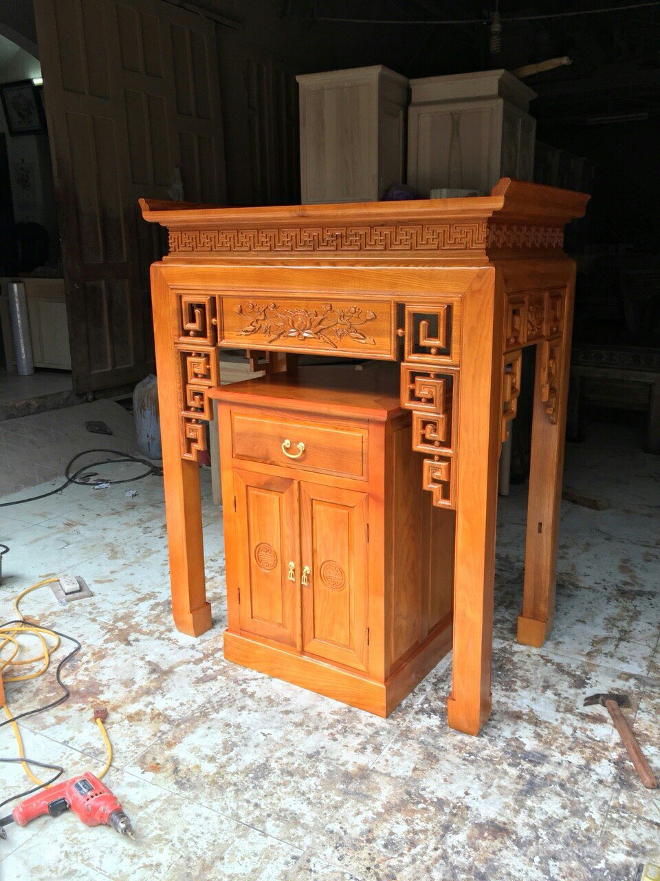Bàn thờ gỗ sồi