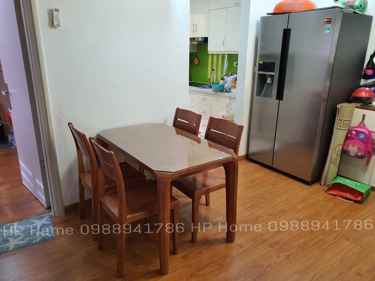Bàn ăn mặt gỗ kèm kính 4 ghế gỗ sồi