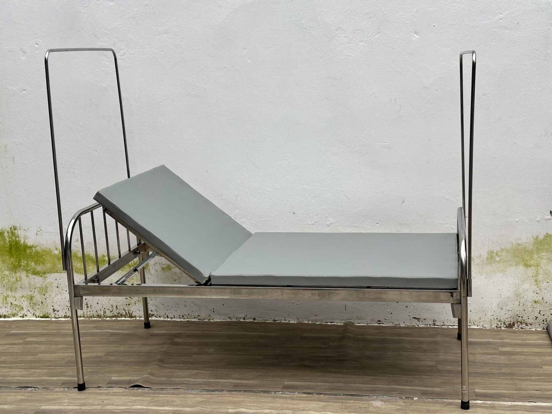 giường inox bệnh nhân