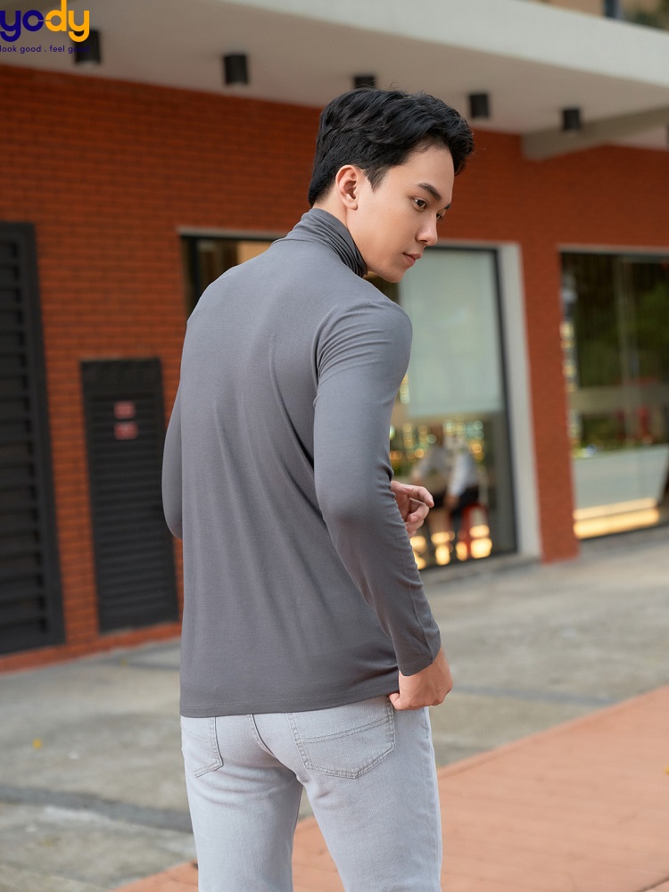 Đơn giản với áo giữ nhiệt nam phối quần dài