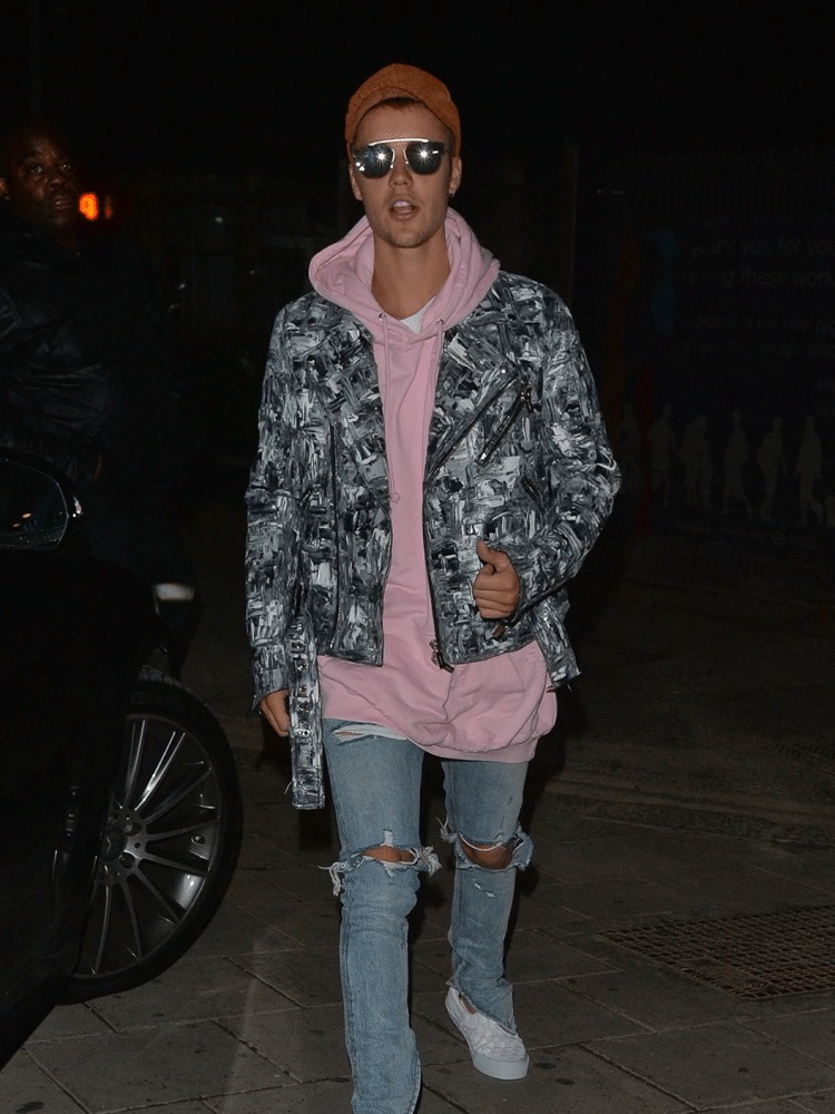 phối áo hoodie với áo khoác