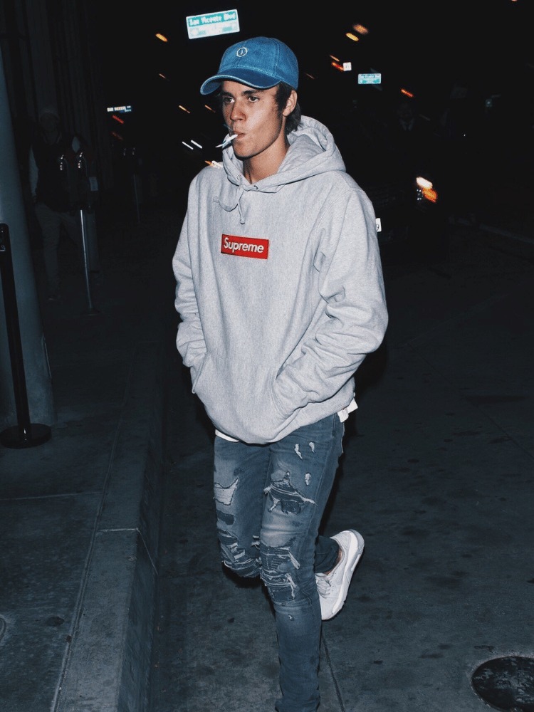 áo hoodie nam với quần jean