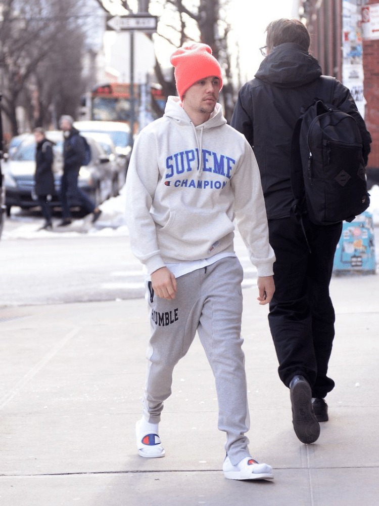 phối hoodie với quần nỉ