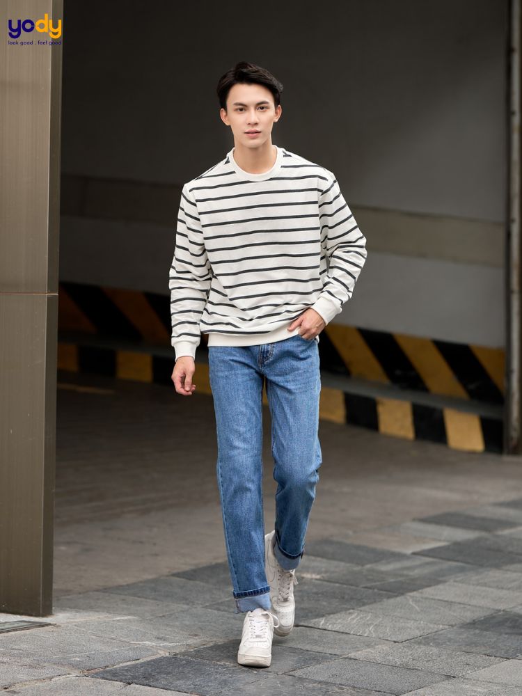 Áo len nam cổ tròn kết hợp quần jeans