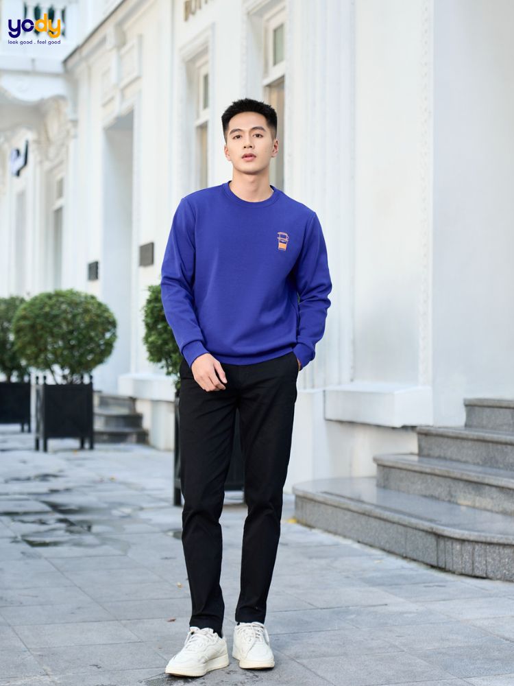 Áo len nam kết hợp quần kaki