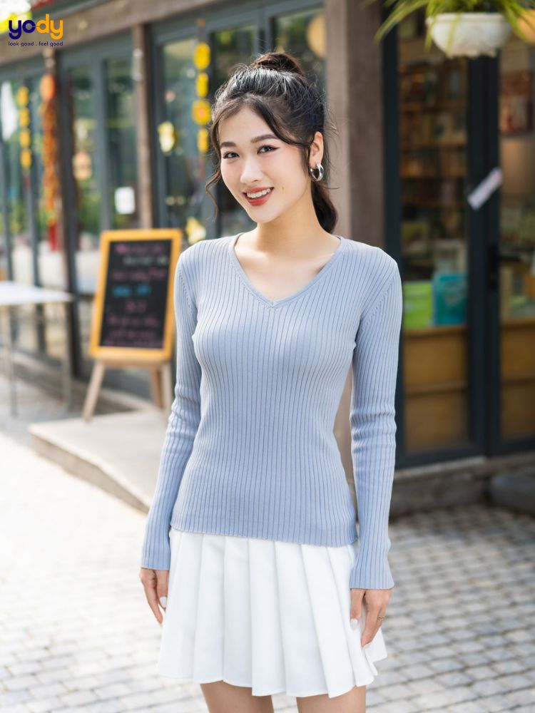 Áo len nữ cổ tim