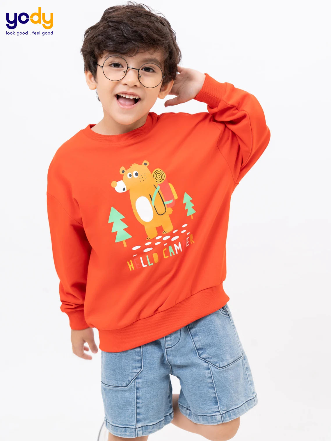 Áo nỉ cho bé phối đồ với quần short