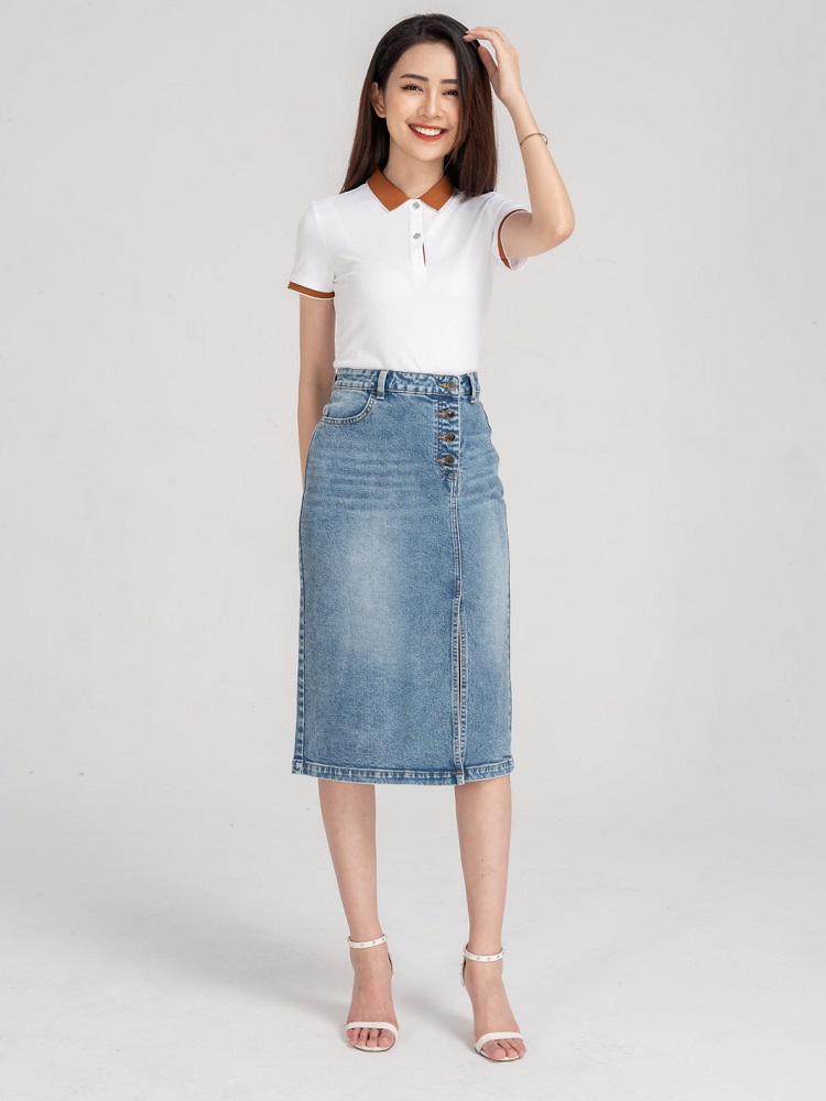 Áo phông có cổ phối cùng chân váy jean Áo phông có cổ phối cùng chân váy jean