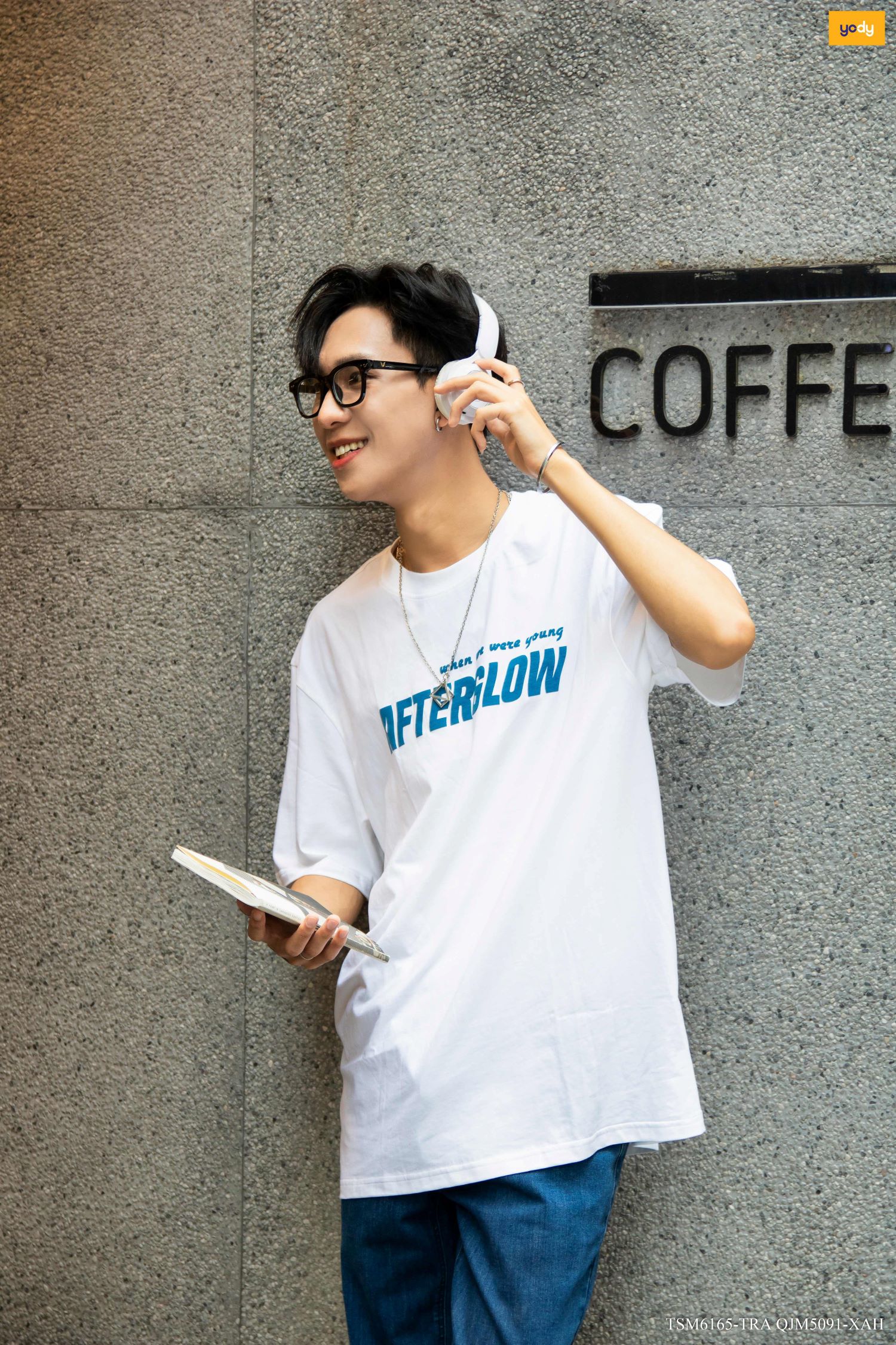 Áo Thun Nam Dáng Rộng In Chữ Ngực