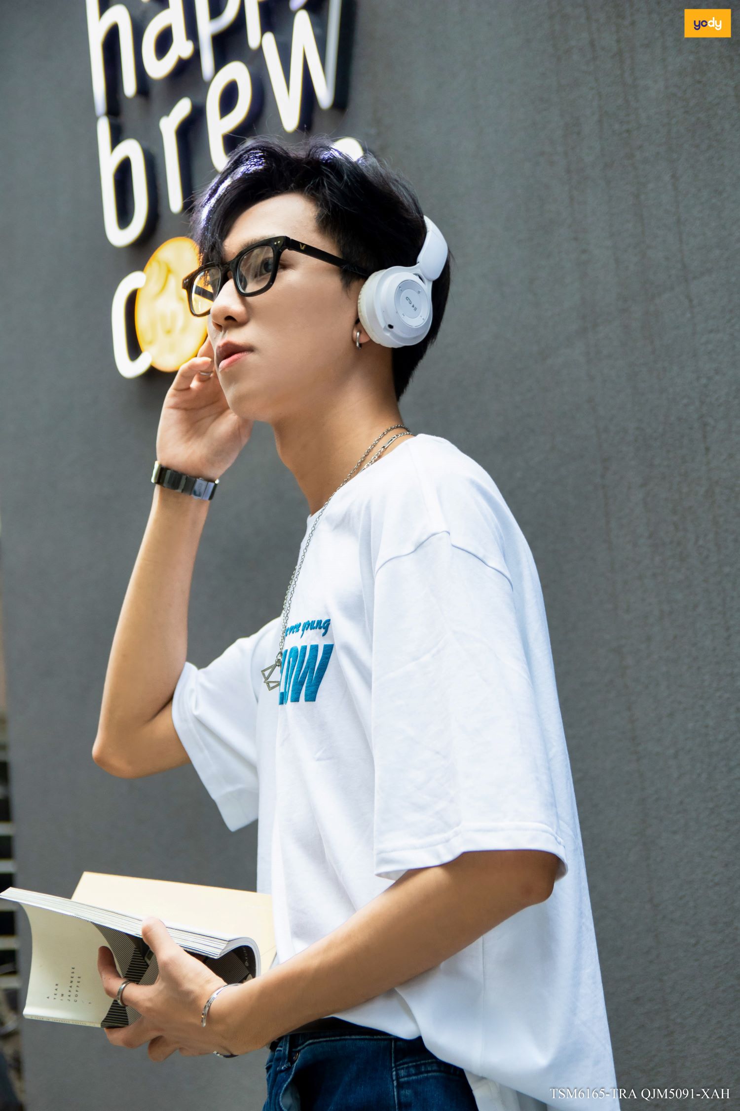 Áo Thun Nam Dáng Rộng In Chữ Ngực