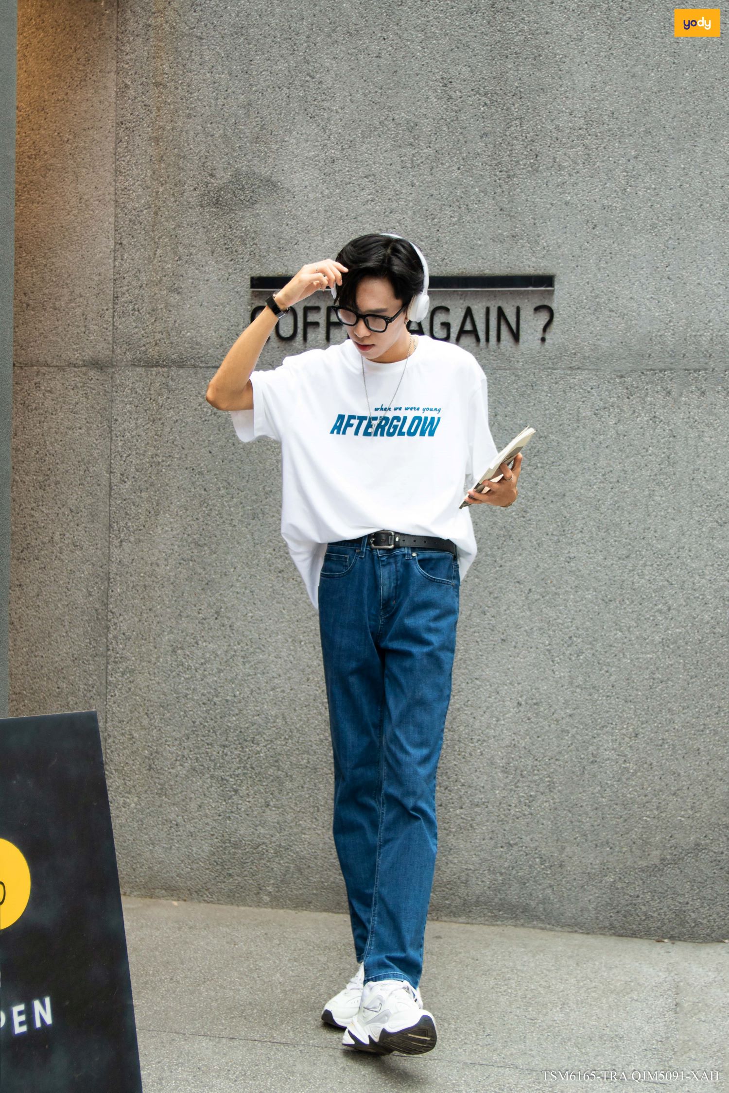 Áo Thun Nam Dáng Rộng In Chữ Ngực