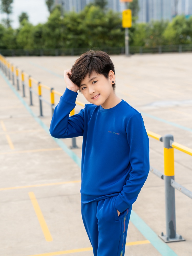 Bộ đồ thể thao trẻ em in sọc