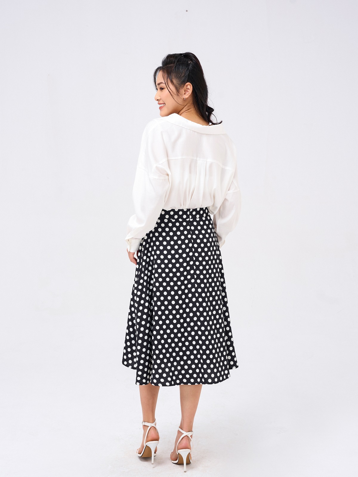 Chân váy nữ xòe dáng dài chấm bi YODY