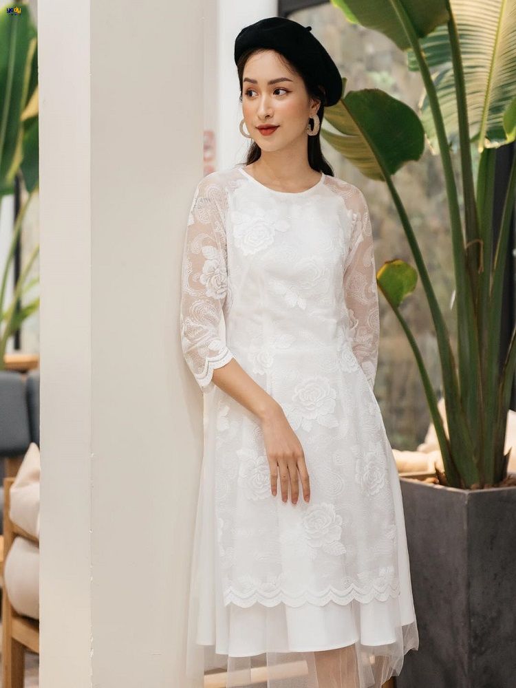 Kiểu áo dài đẹp trẻ trung phối ren hoa